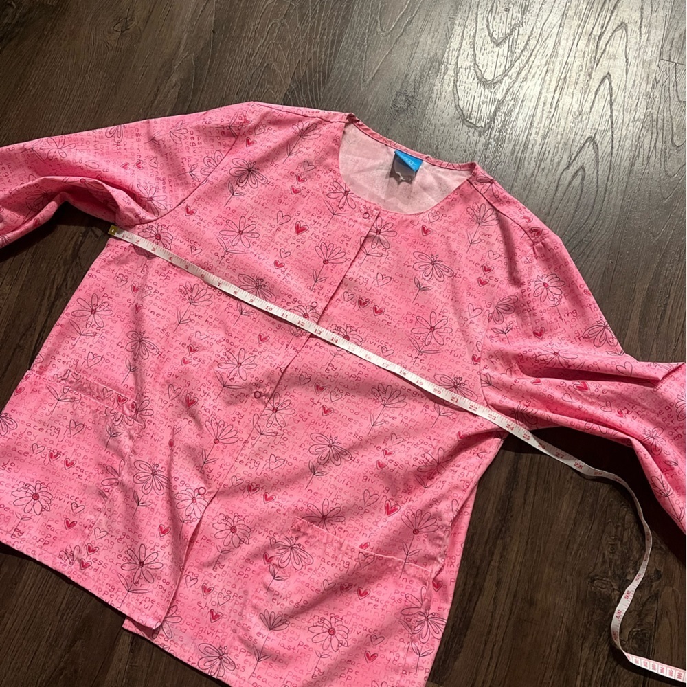 H.Q. Scrubs Pink floral Love Pattern lab coat - Picture 4 of 6